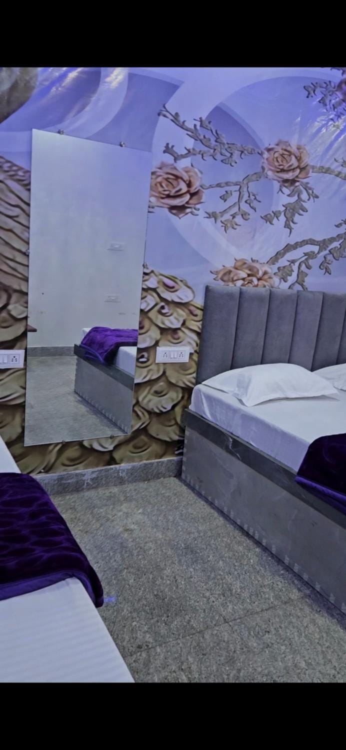 Vrindavan Nivas -Near Prem mandir bankey bihari Capsule hotel in Uttar Pradesh