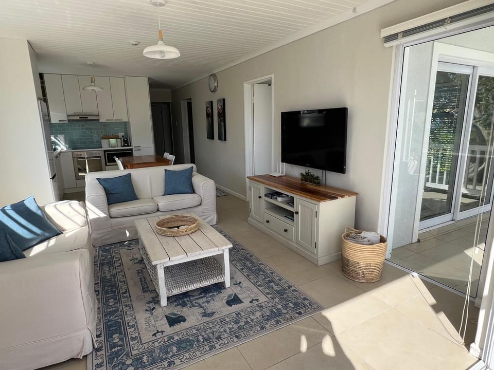 TV and multimedia, Living room, Lounge or bar