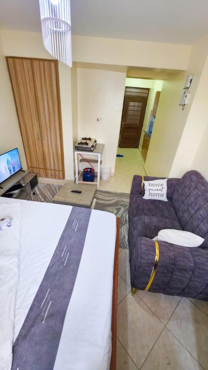 Photo of the whole room, Seating area, hair dresser