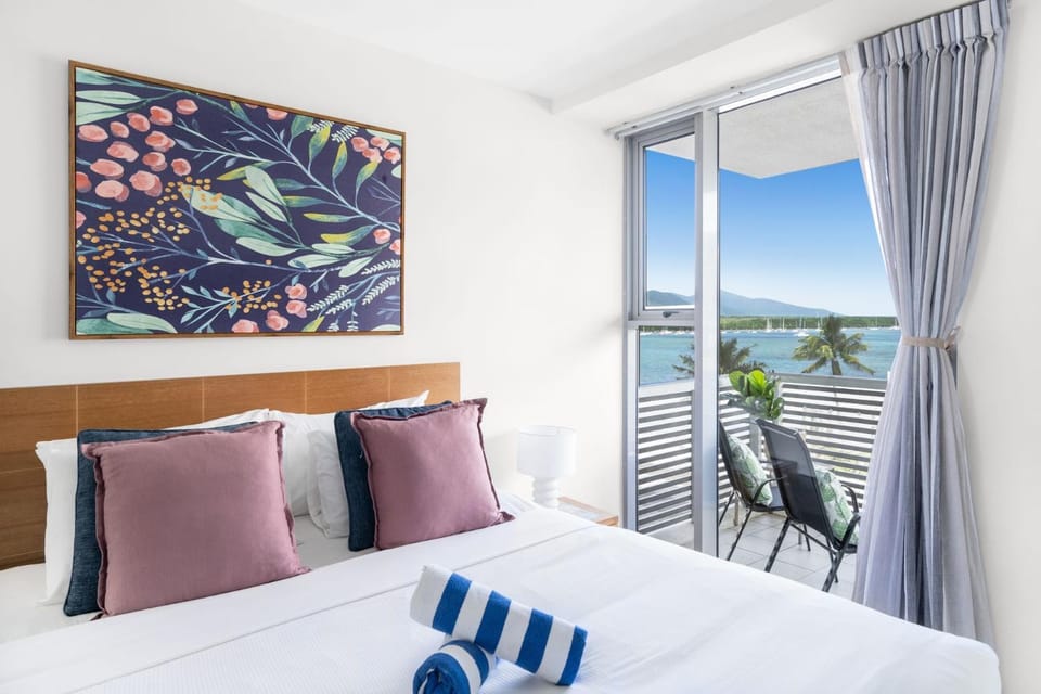Bed, Natural landscape, Balcony/Terrace, Bedroom, River view