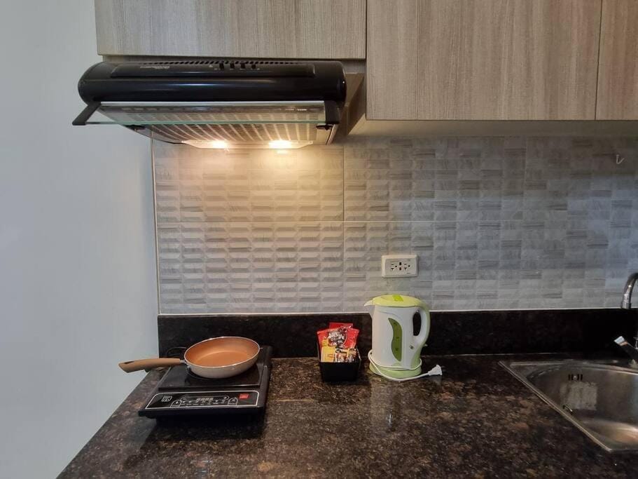 Chic Studio 5 min walk to Cebu Business Park/Ayala Apartment in Lapu-Lapu City
