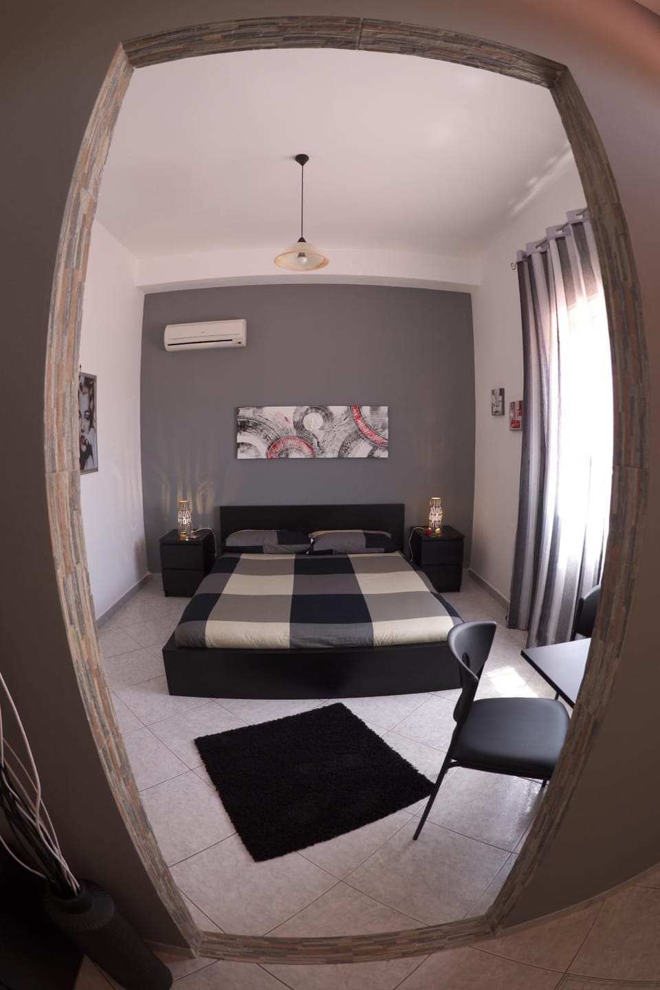 Day, Photo of the whole room