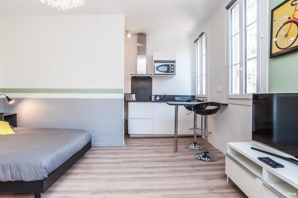 Kitchen or kitchenette, Living room