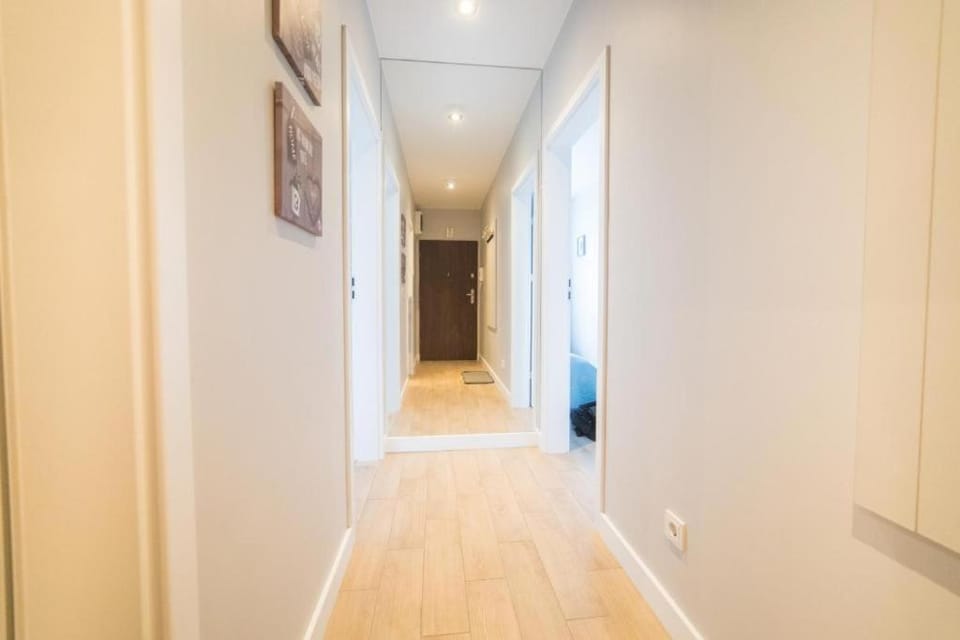 Apartament Pełen Wdzięku z balkonem Apartment in Lower Silesian Voivodeship