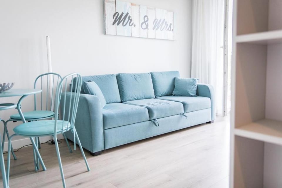 Apartament Pełen Wdzięku z balkonem Apartment in Lower Silesian Voivodeship