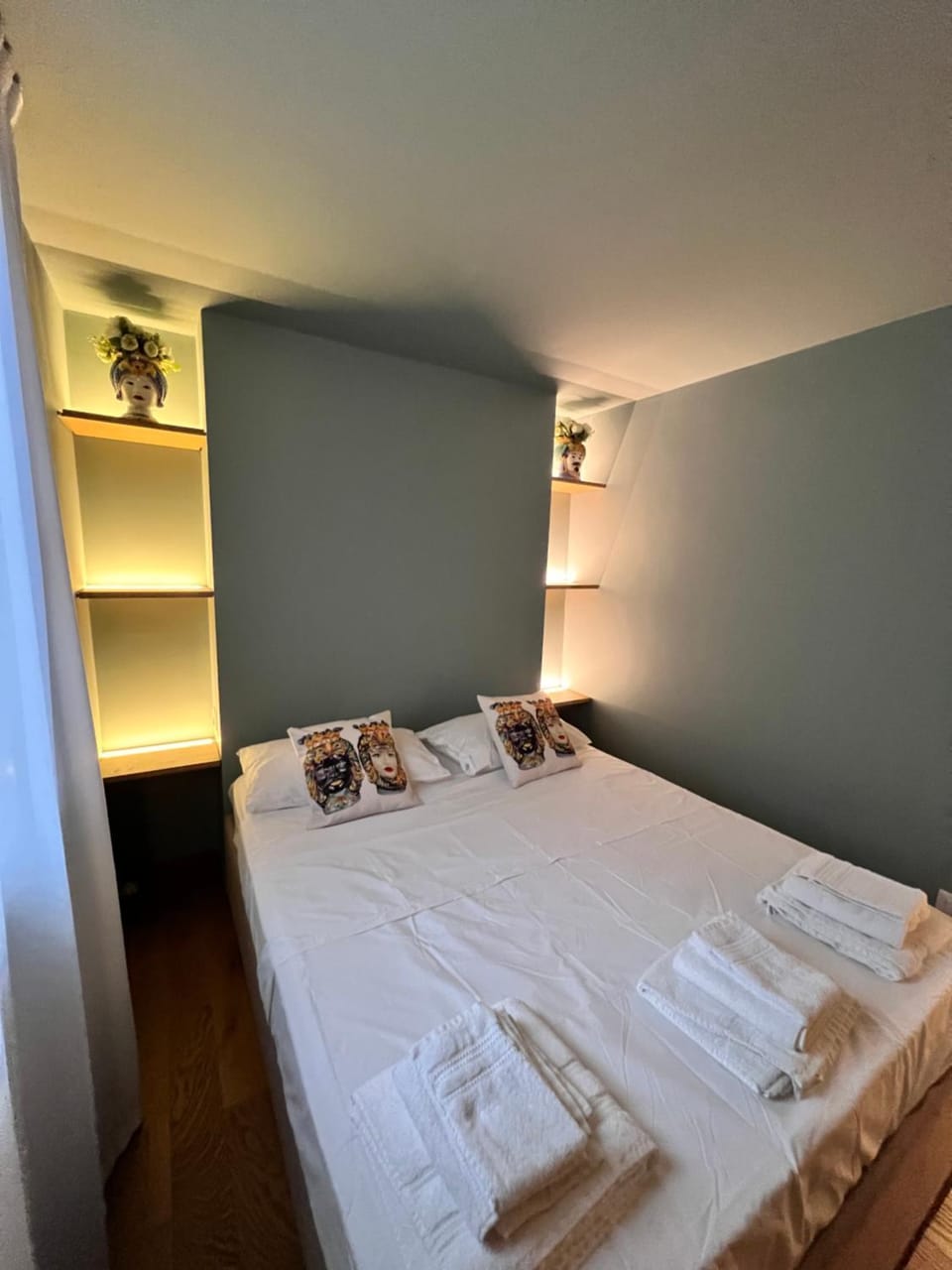 Bed, Photo of the whole room, Bedroom, wardrobe