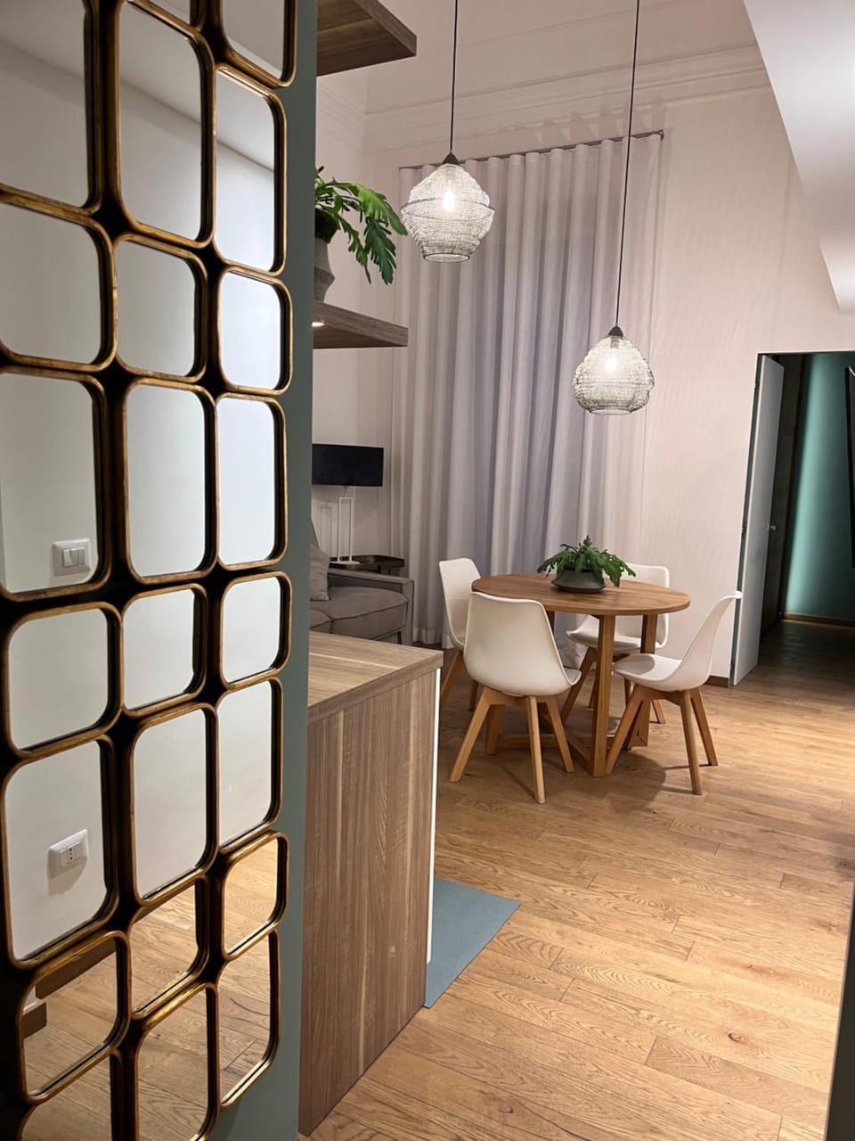 Kitchen or kitchenette, Living room, Seating area, Dining area