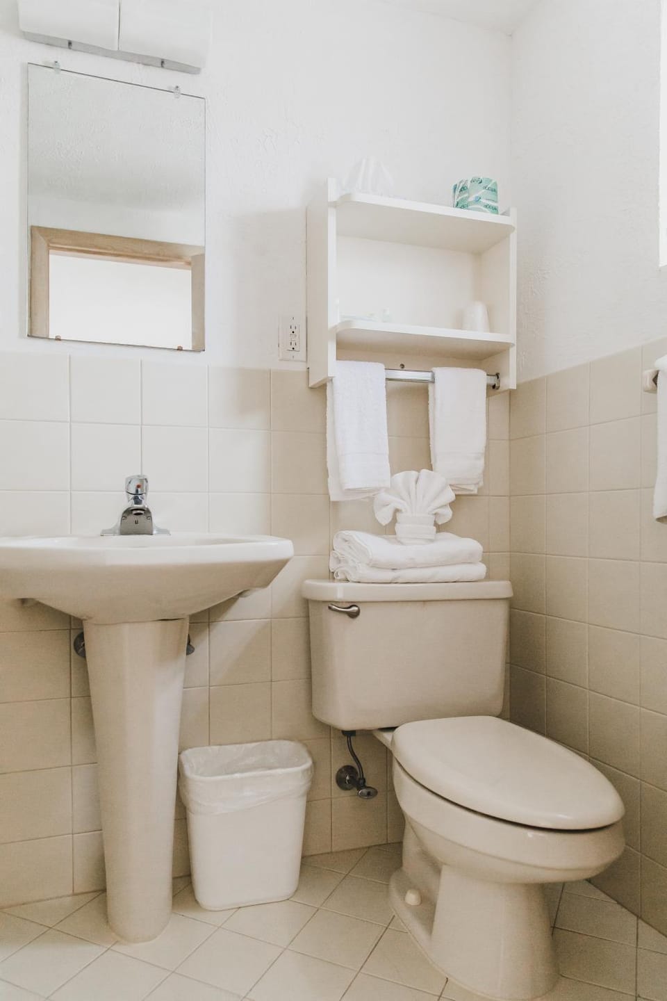 Toilet, Bathroom, towels