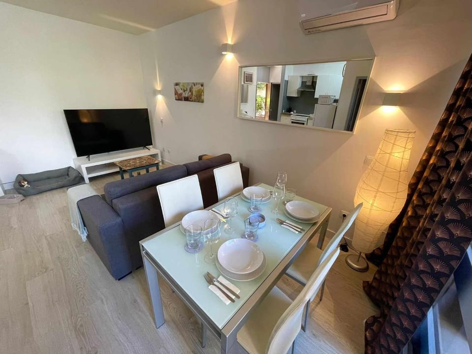 Communal lounge/ TV room, Dining area