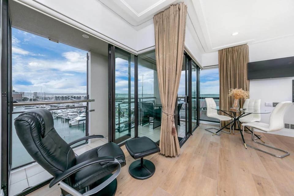 View (from property/room), Balcony/Terrace, Living room, Seating area