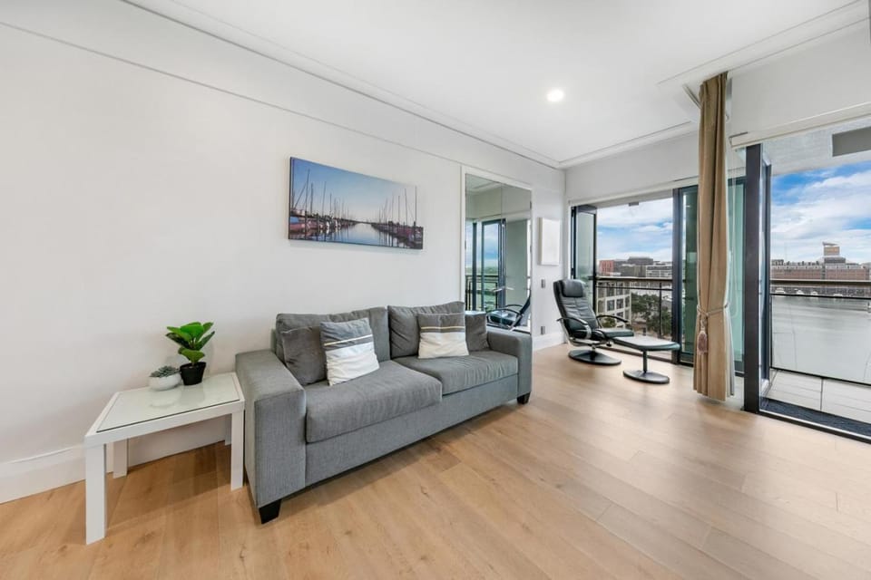 View (from property/room), Balcony/Terrace, Living room, Seating area