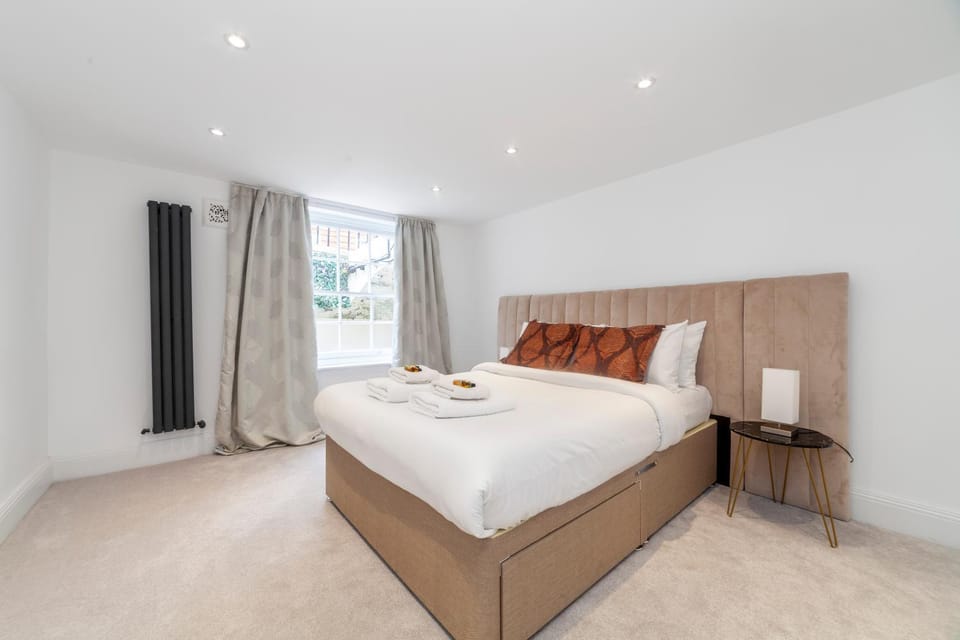 Bright King's Cross 2 bedroom flat with patio Apartment in London Borough of Islington