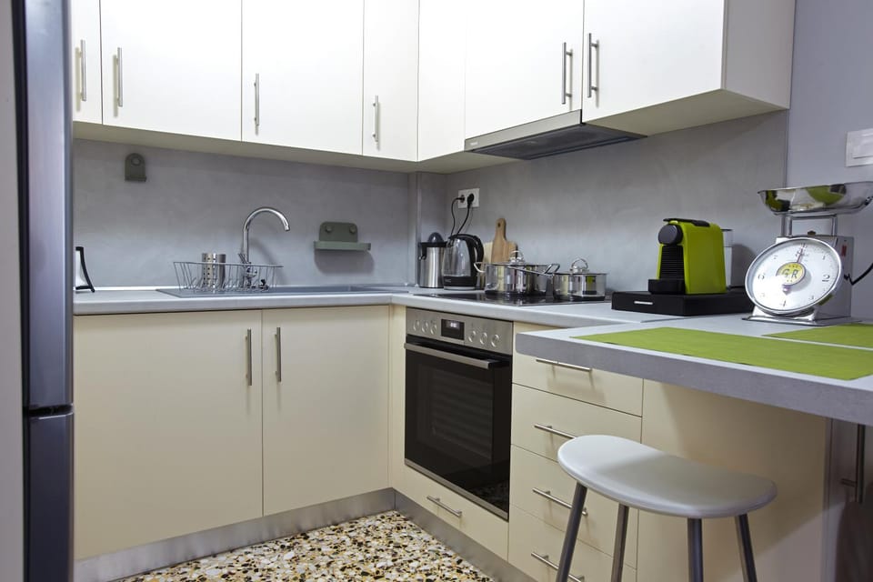 Kitchen or kitchenette, washing machine