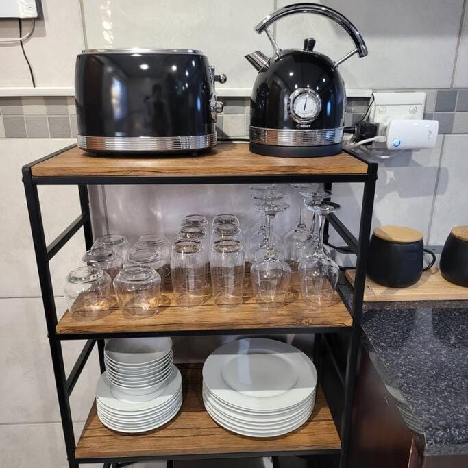 Coffee/tea facilities, toaster