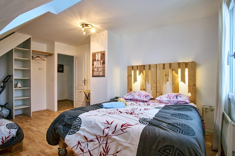 Property building, Living room, Bedroom