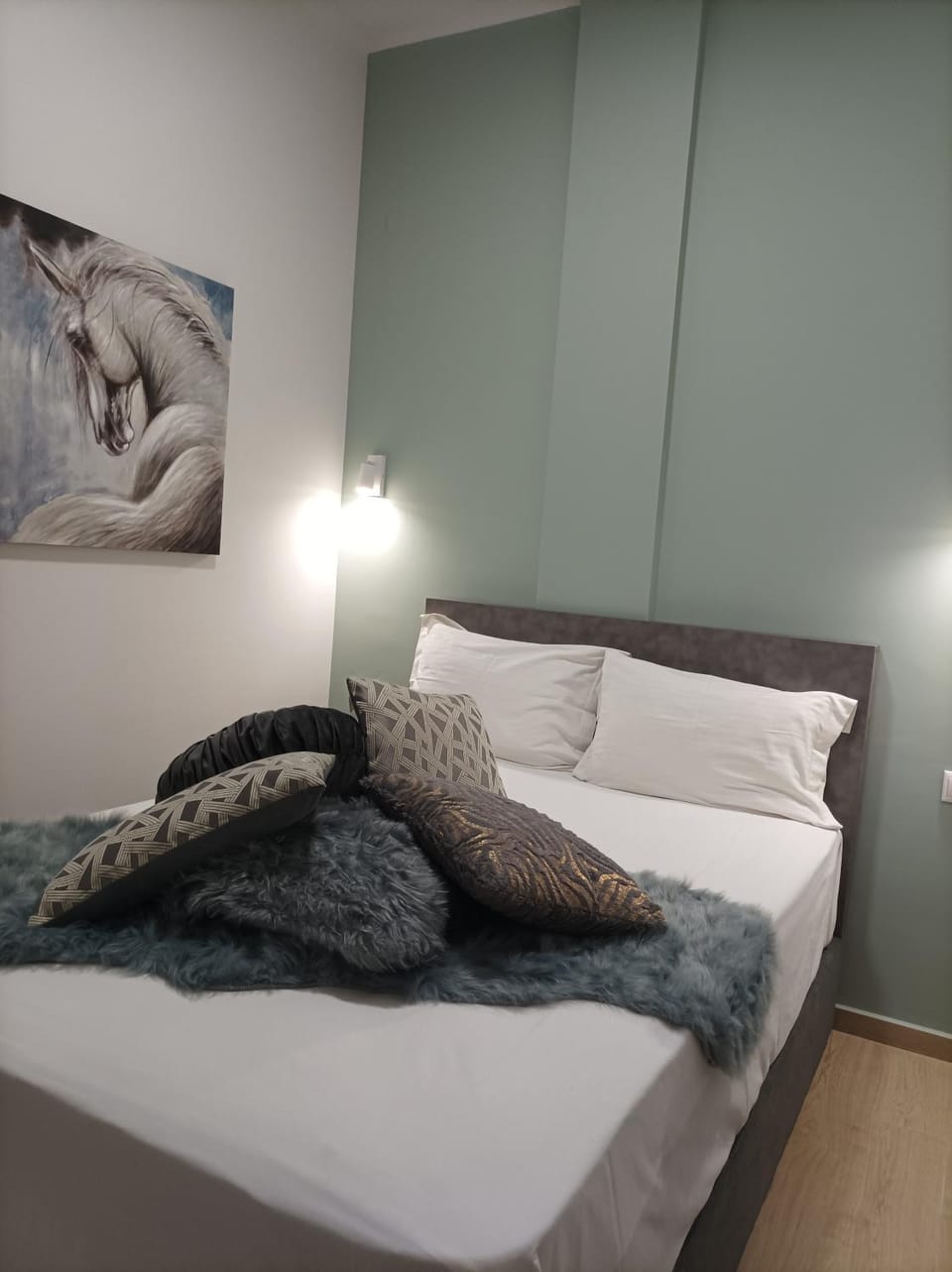 Bed, Photo of the whole room, Bedroom
