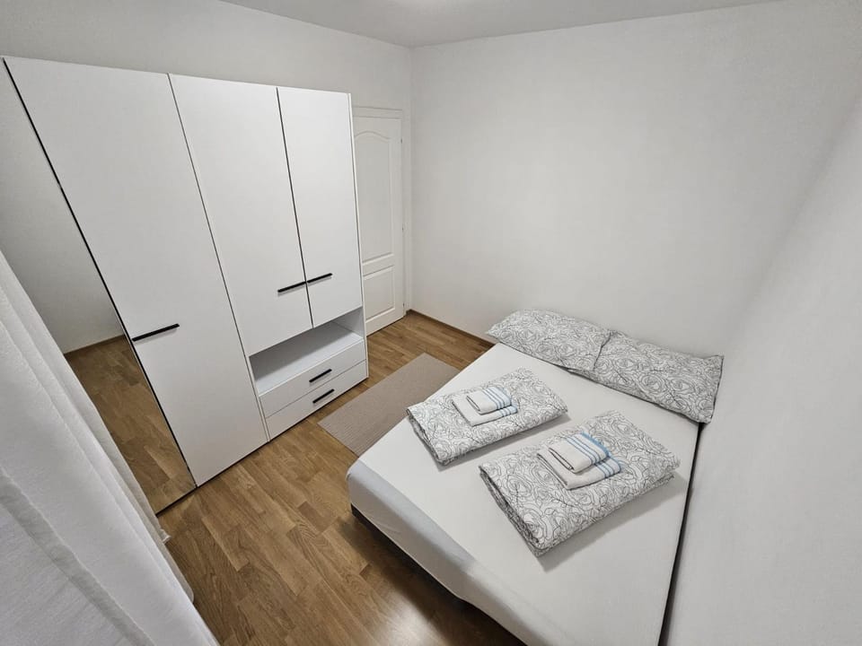 Bed, Photo of the whole room, Bedroom, towels, wardrobe