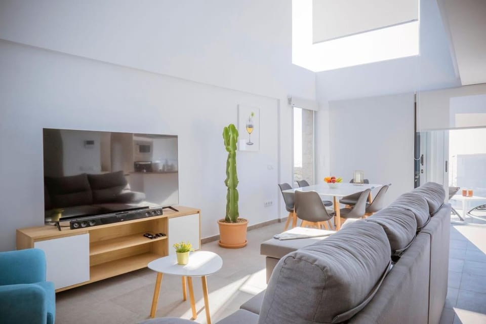 Communal lounge/ TV room, TV and multimedia, Living room
