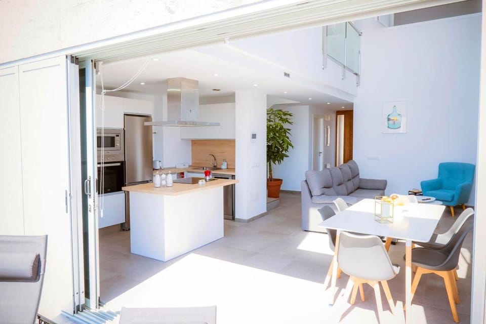 Kitchen or kitchenette, Living room, pet friendly, stove