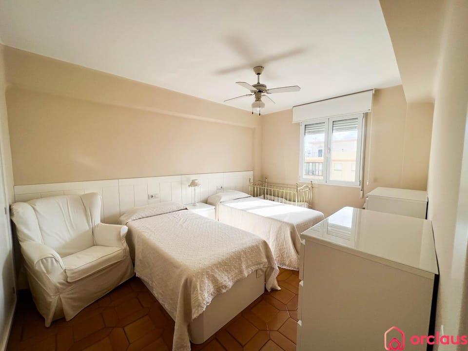 Bed, Photo of the whole room, Bedroom, cot, fireplace