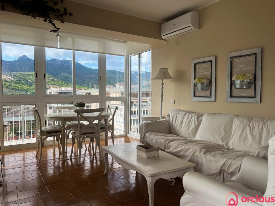 View (from property/room), Balcony/Terrace, Living room, Mountain view, air conditioner