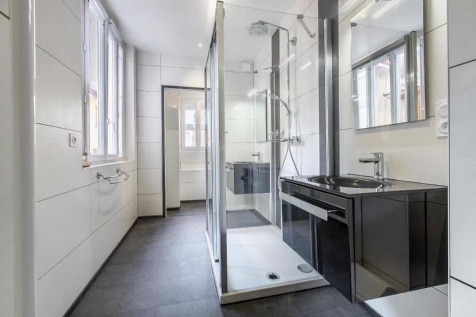 Bathroom, Kitchen or kitchenette, washing machine, dryer