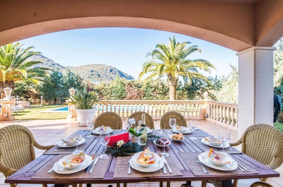 Patio, Spring, Day, Natural landscape, View (from property/room), Balcony/Terrace, Food and drinks, Dining area, Food, Mountain view, Pool view, Swimming pool