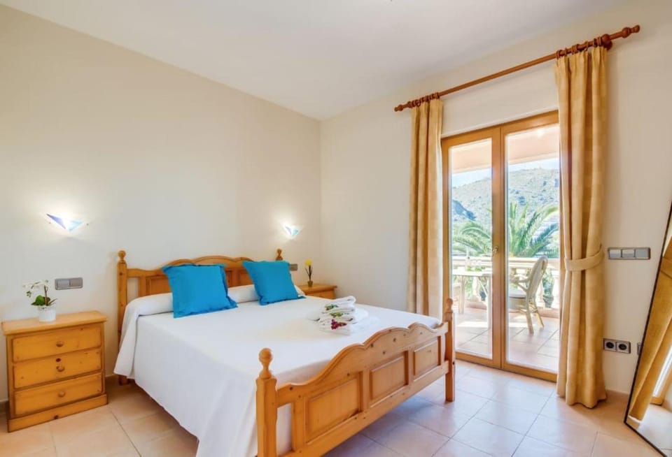 Bed, View (from property/room), Balcony/Terrace, Photo of the whole room, Bedroom, towels