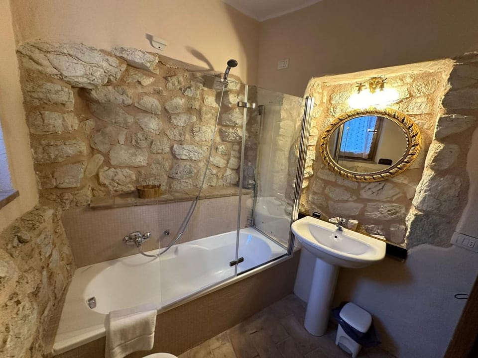 Shower, Toilet, Bathroom, Bath