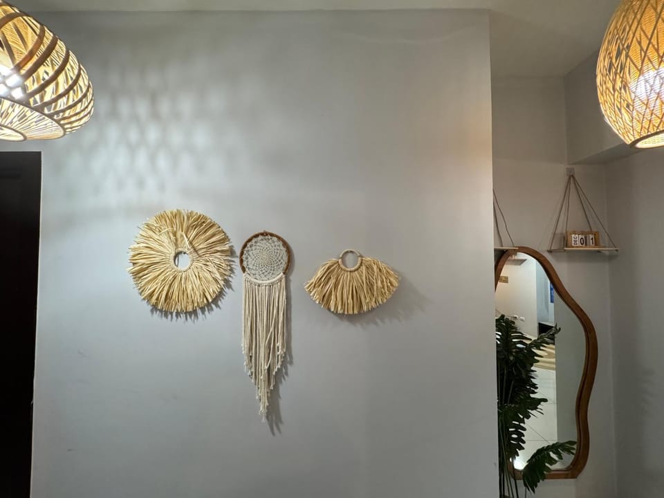 Glamorous 3BR Suite in Uptown BGC w/Bathtub Apartment in Makati