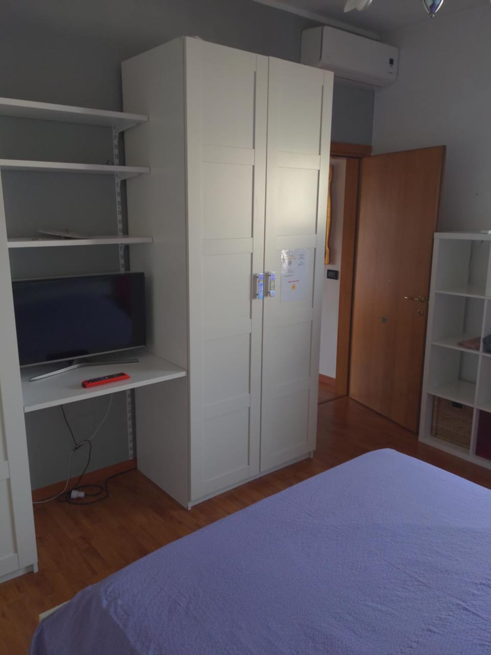 Bed, TV and multimedia, Photo of the whole room, Bedroom, wardrobe