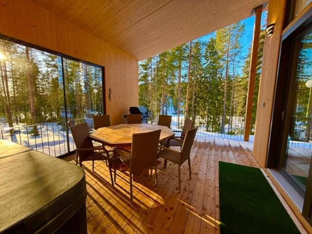 Patio, Day, Natural landscape, Dining area