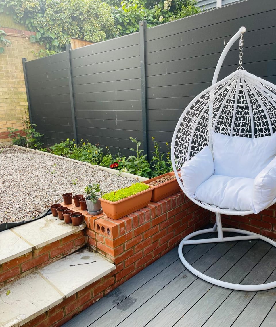Riverside Premium Double Room Garden View E14 Bed and Breakfast in London Borough of Lewisham
