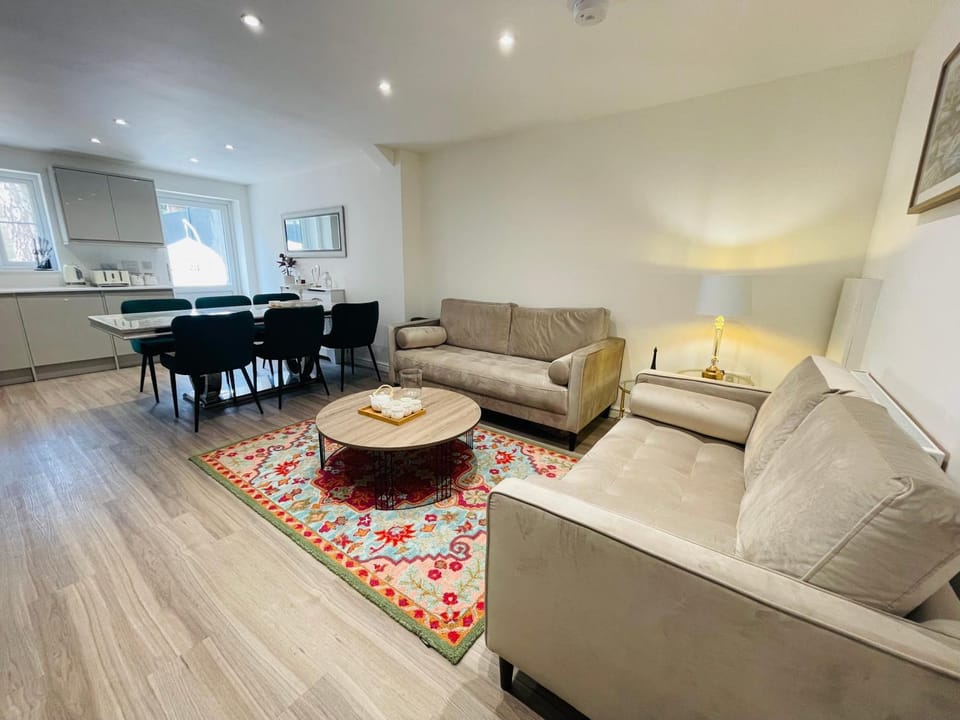 Riverside Premium Double Room Garden View E14 Bed and Breakfast in London Borough of Lewisham