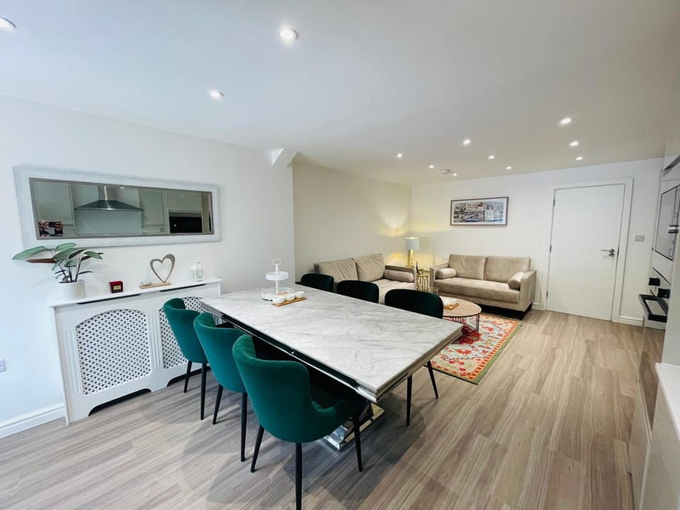 Riverside Premium Double Room Garden View E14 Bed and Breakfast in London Borough of Lewisham