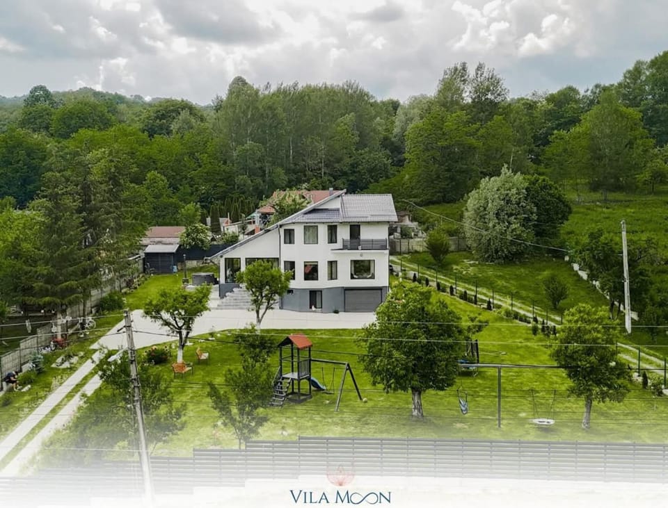 Vila MOON House in Prahova, Romania