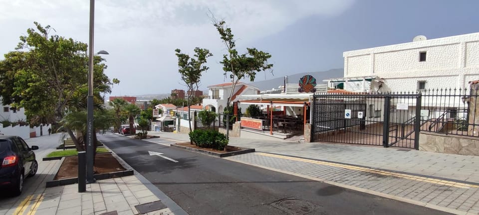 Street view, Location, Parking