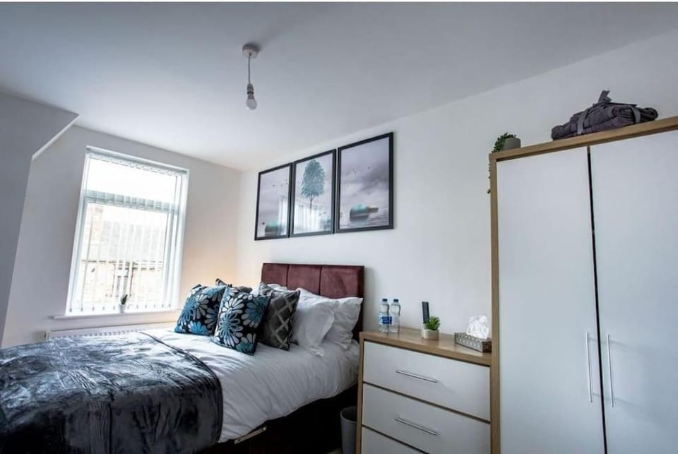 Cruise Cruise Cribs - BERESFORD Apartment in Stoke-on-Trent
