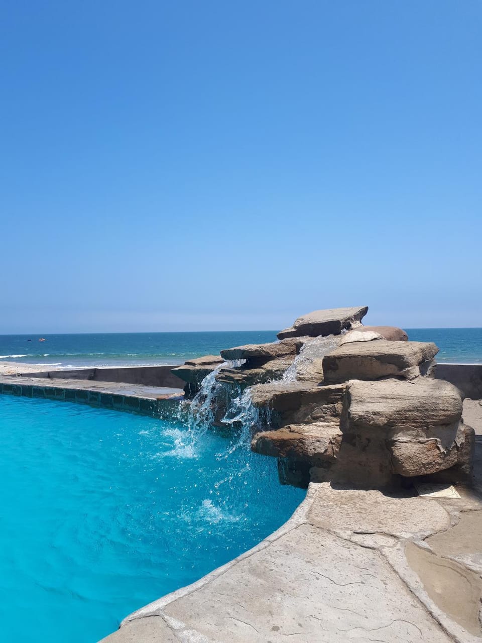 Pool view, Sea view