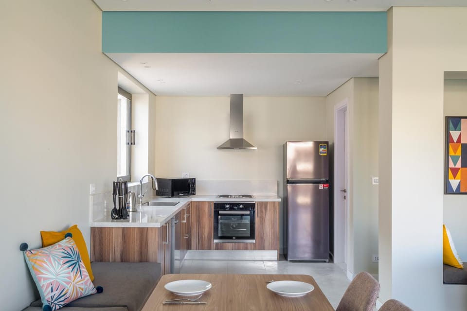 Kitchen or kitchenette, Dining area, oven, stove