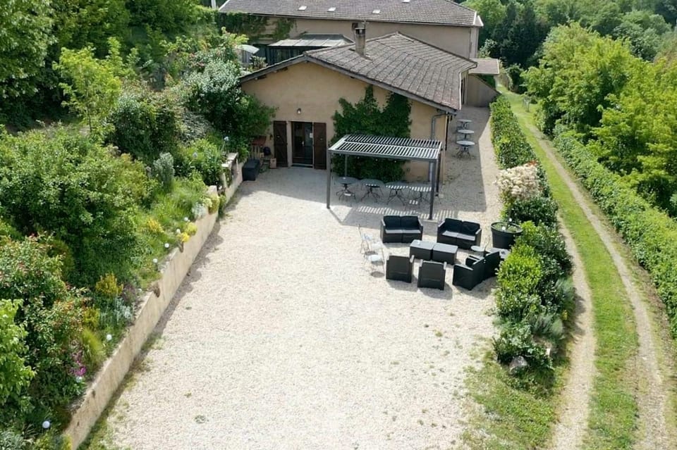 Gîte LES GOUTTES 2 chambres 2 SDB House in Auvergne-Rhône-Alpes