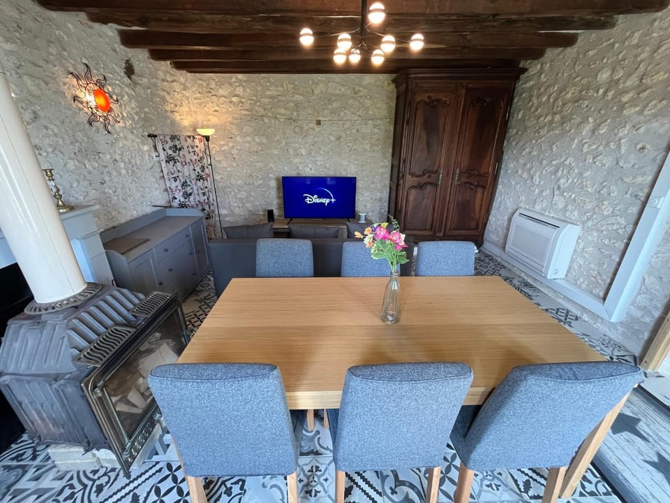 TV and multimedia, Living room, Dining area