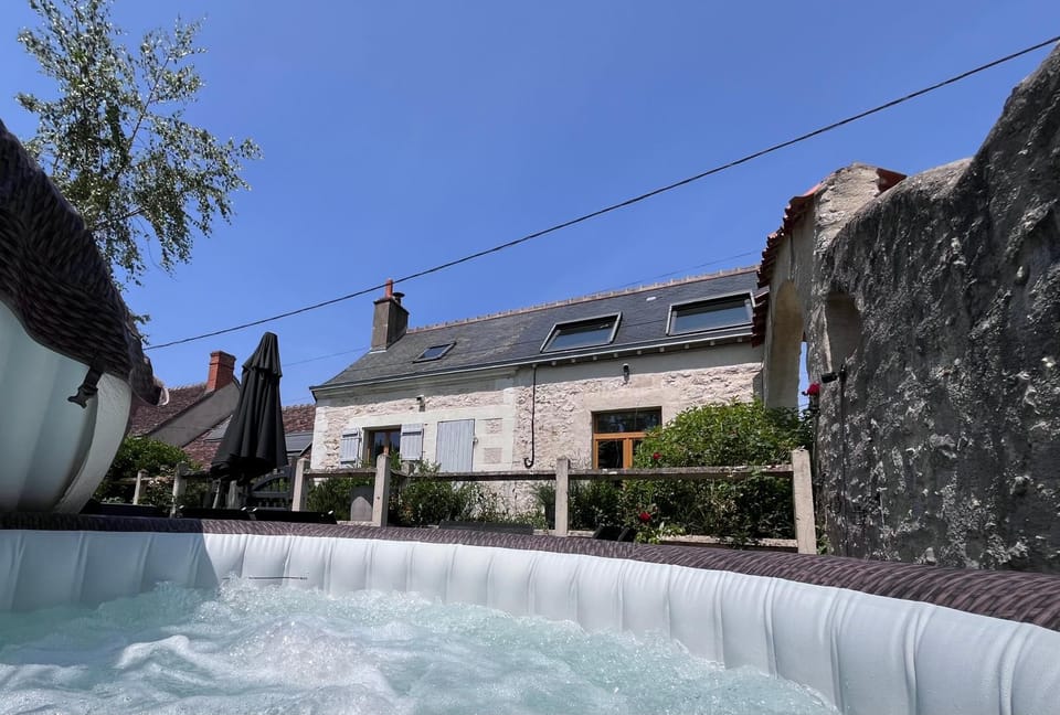 Property building, Hot Tub, Balcony/Terrace