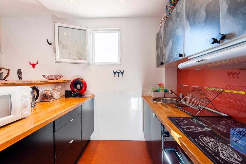 Property building, Kitchen or kitchenette, Living room