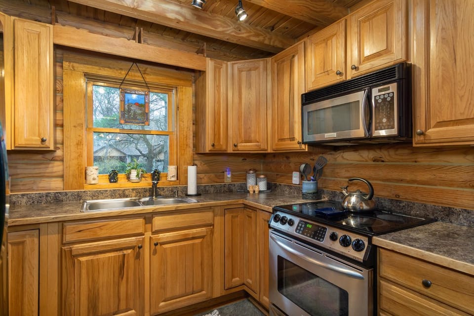 Stoney Creek Cabin Creekside Cabin Close to Town Cabin in Black Mountain