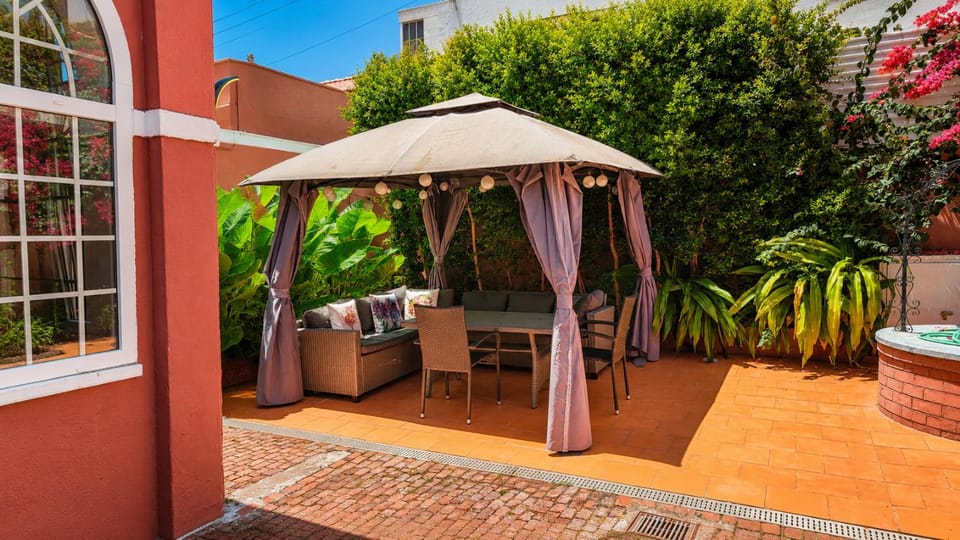 Property building, Patio, Garden