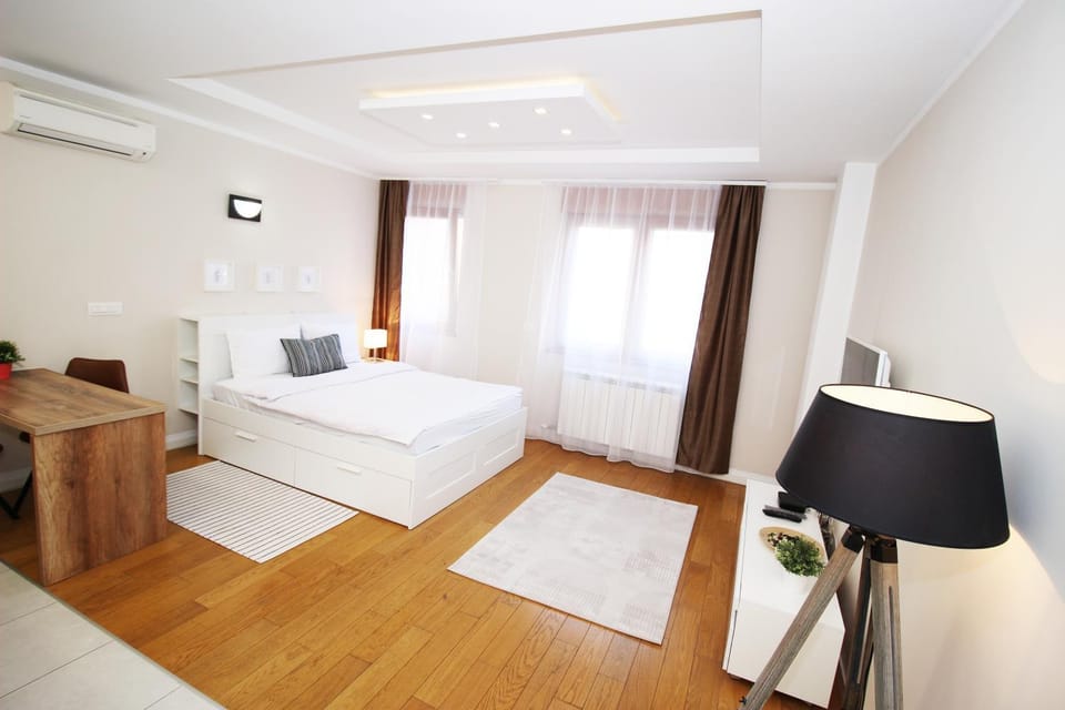 Bed, TV and multimedia, Photo of the whole room, Bedroom, air conditioner