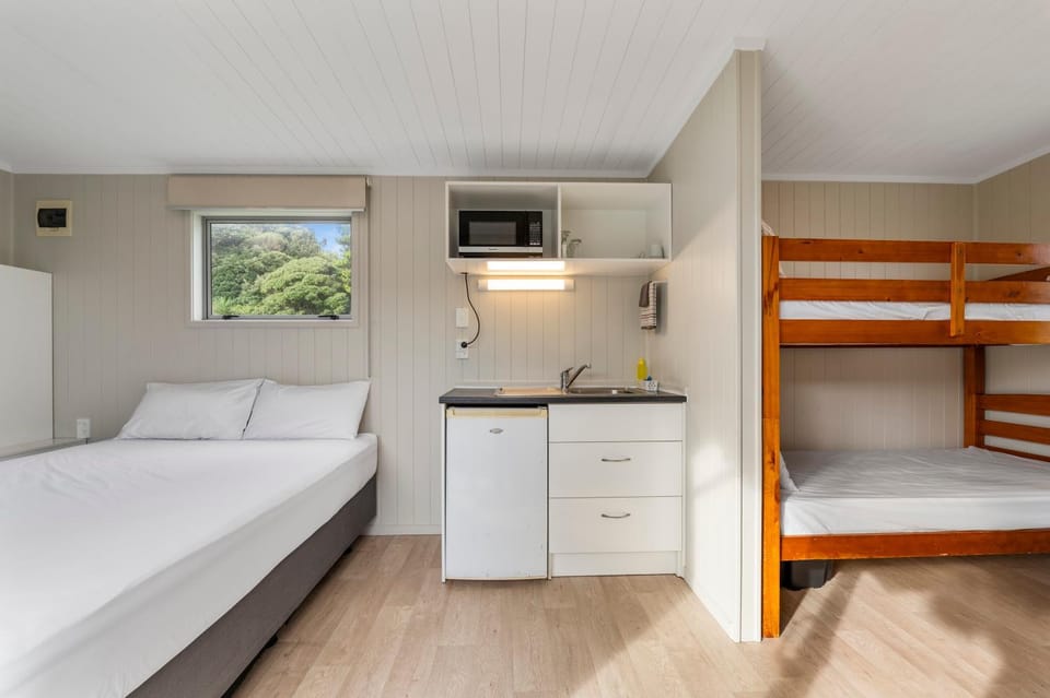 Kitchen or kitchenette, Bedroom