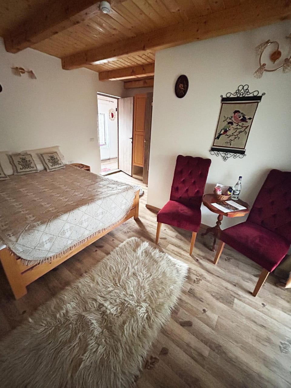 Bed, Seating area, Bedroom