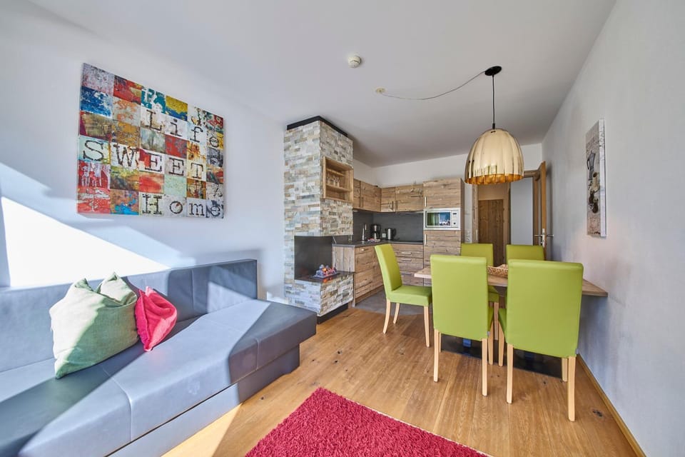 Kitchen or kitchenette, Living room, Seating area, Dining area